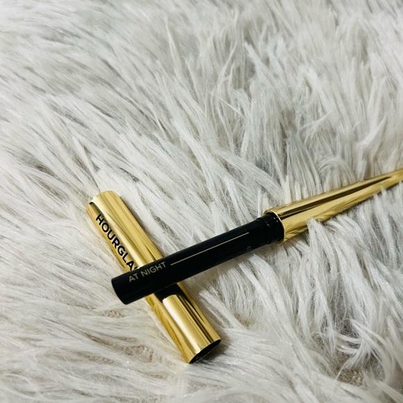 HOURGLASS - Confession™ Ultra Slim High Intensity
Refillable Lipstick 💄 - Picture 4 of 6